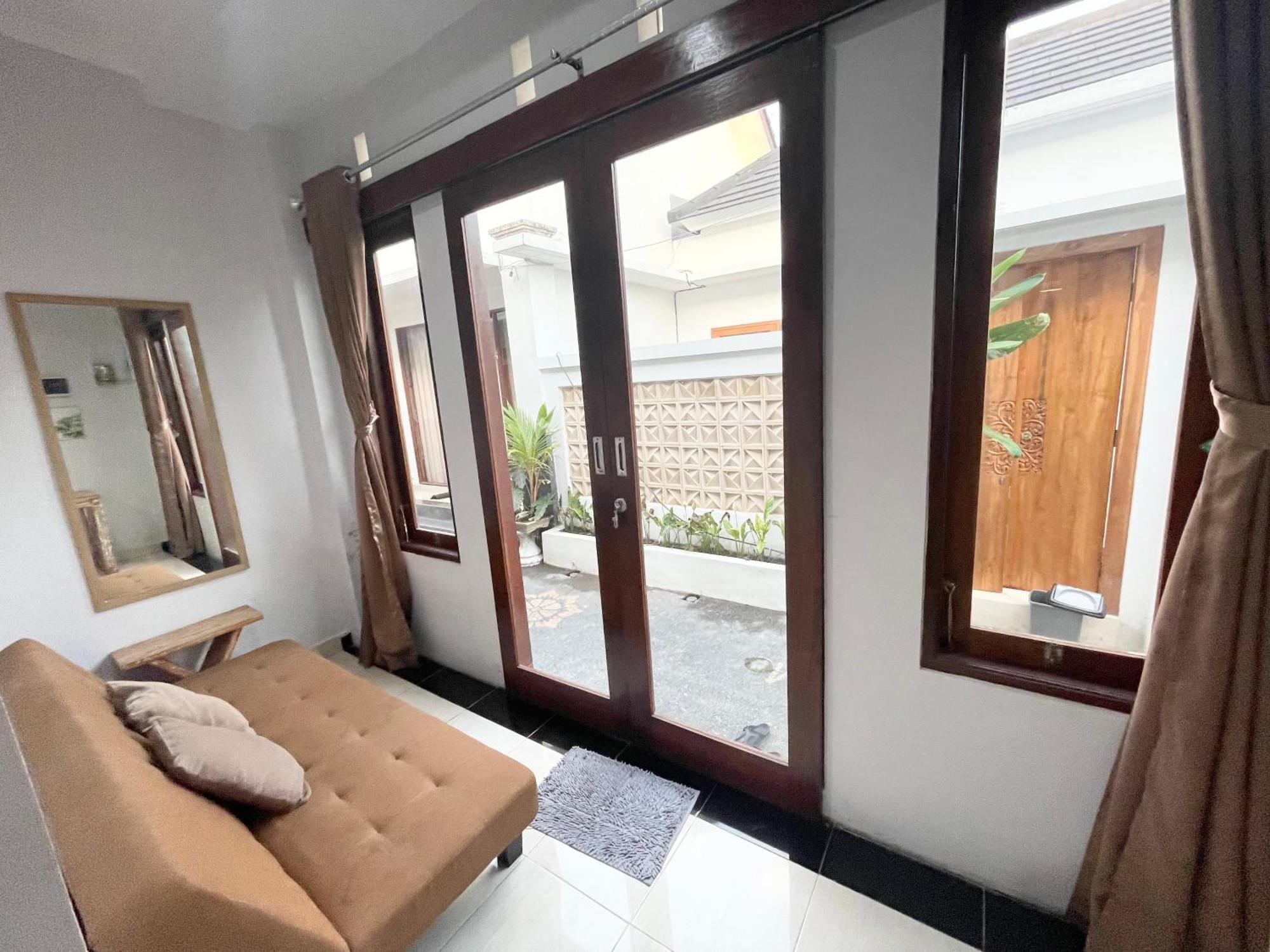 Lagriya Guest House Ketewel Exterior photo